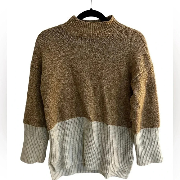 Michael Kors Sweater in two shades of beige size small - Picture 1 of 4